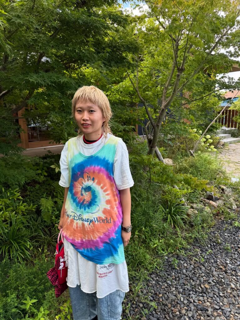 森の中のホワイティーガール