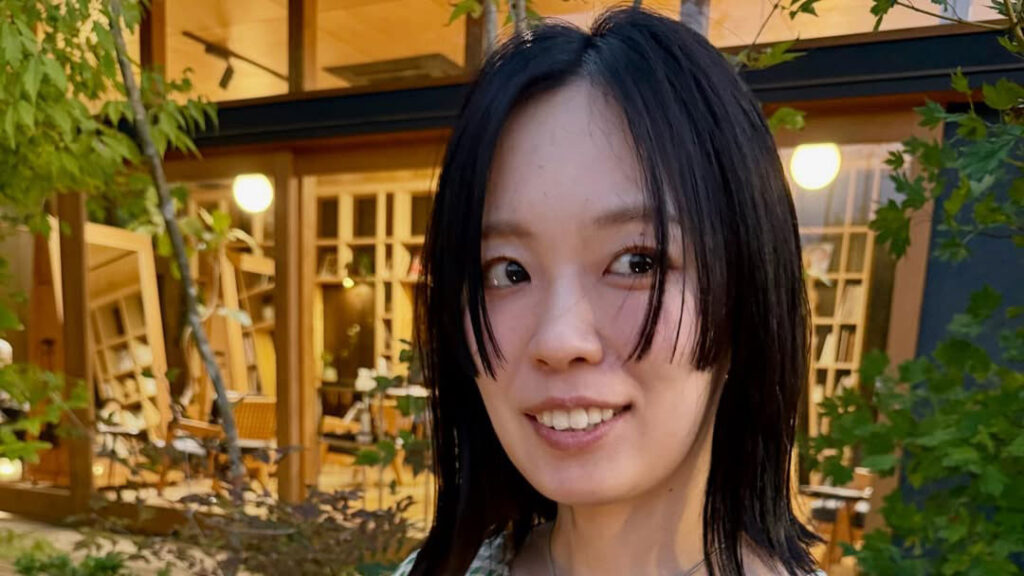 前髪パツっとライン出して黒髪に🖤🩶🖤