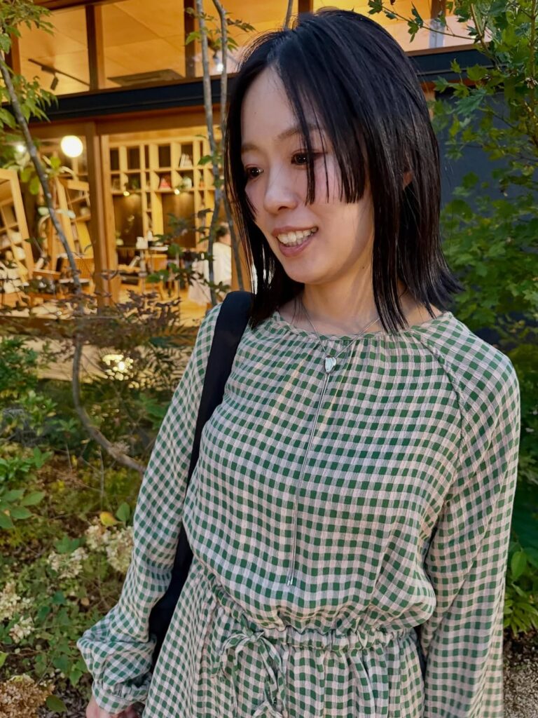 前髪パツっとライン出して黒髪に🖤🩶🖤